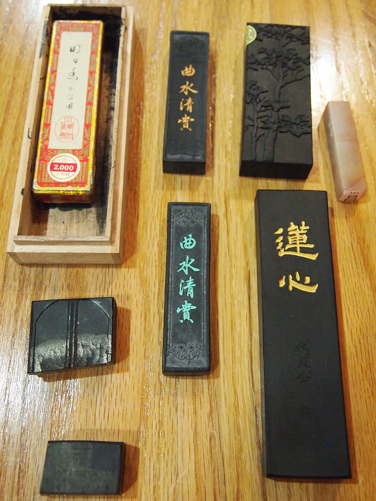 書道に使われる様々な日本の墨(イメージ)