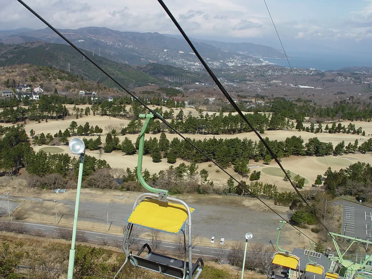 The chairlift at Mount Omuro in Ito, Shizuoka; the bus stop Omuroyama Lift / Shaboten Koen is in front of the boarding station
