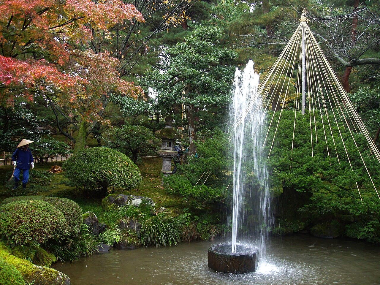 金沢・兼六園内の噴水 — 兼六亭茶道体験の集合場所
