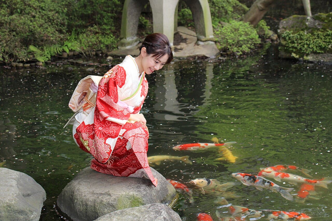 What to Wear to a Japanese Tea Ceremony (Guest Dress Code + Kimono Option)