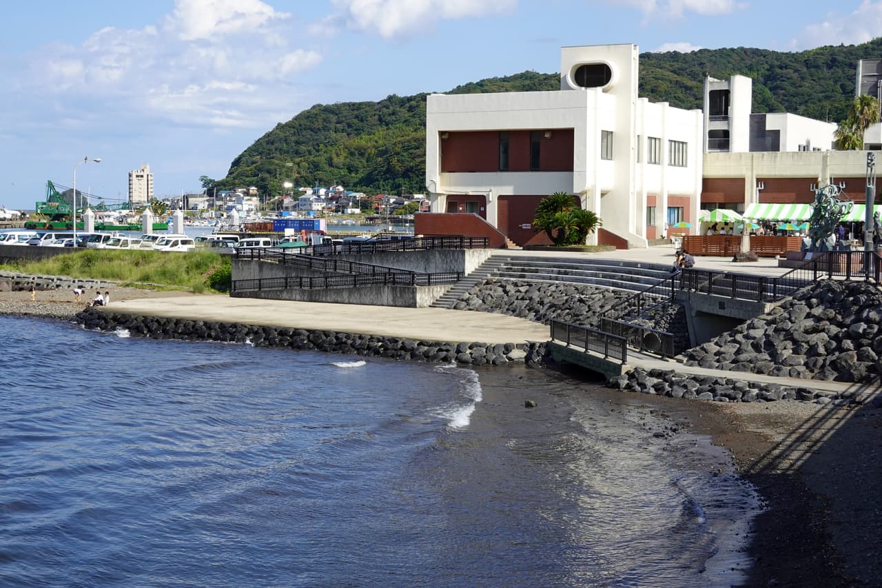 静岡県伊東市・松川河口の按針メモリアルパーク。日本初の洋式帆船が建造された地。