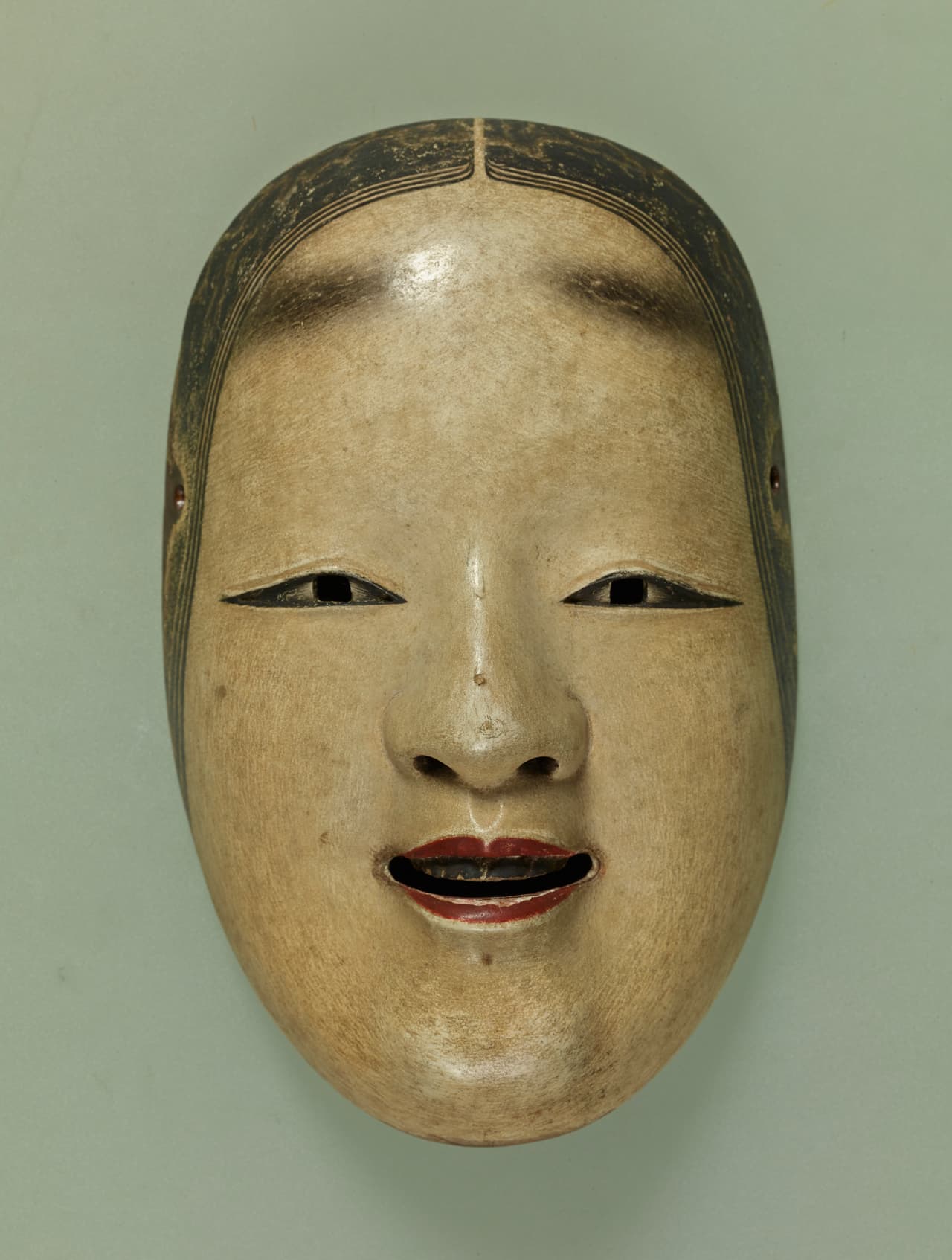 能面「小面(こおもて)」東京国立博物館蔵