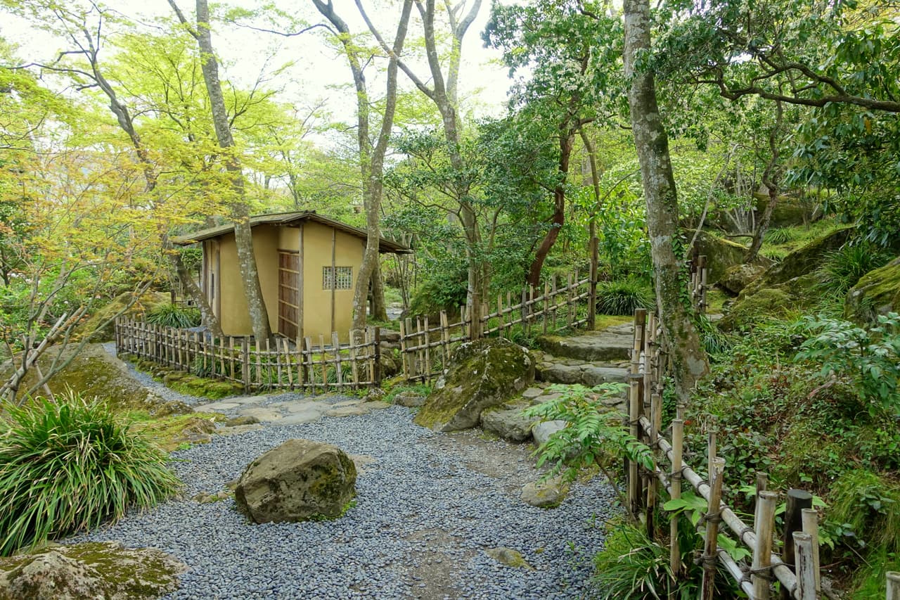 The Hakuun-do Chaen teahouse among rock outcrops in Gora Park, Hakone