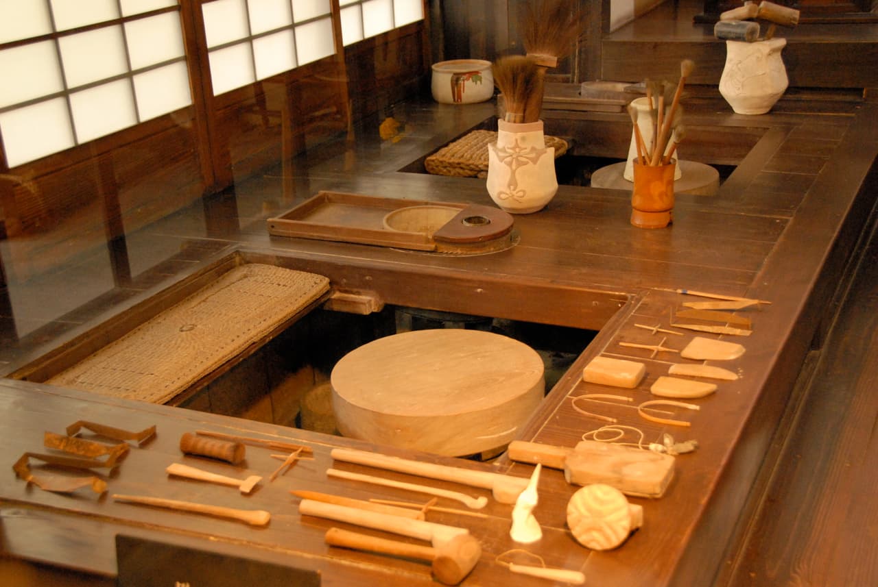 Tornos de alfarero en el taller de la Casa de Kawai Kanjiro, Kioto