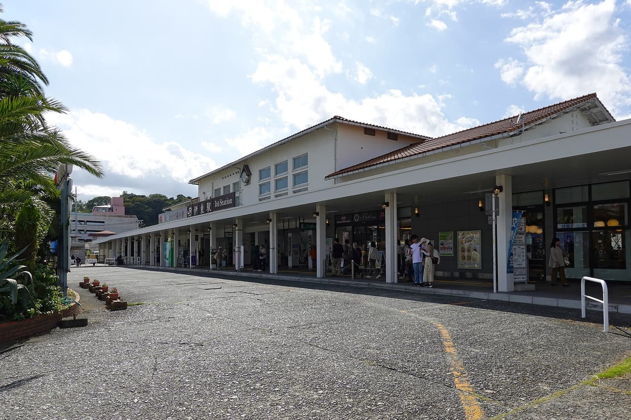 静岡県伊東市・伊東駅(スナックとバーが集まる中央町へは徒歩5〜10分)